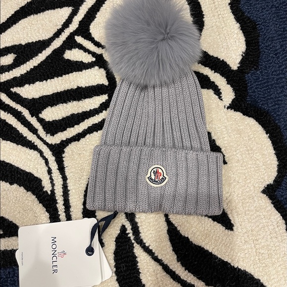 Moncler grey fox fur Pom Pom beanie - Picture 1 of 4